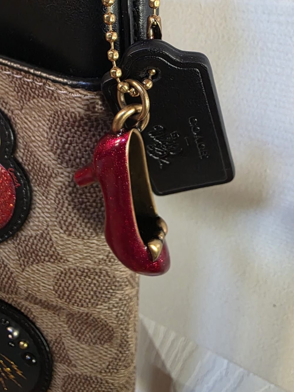 Coach Wizard Of Oz Kitt Messenger Crossbody In Signature Canvas W/Patches NWT - Picture 3 of 6